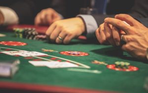 Campionii mesei de poker: cei mai cunoscuți jucători români