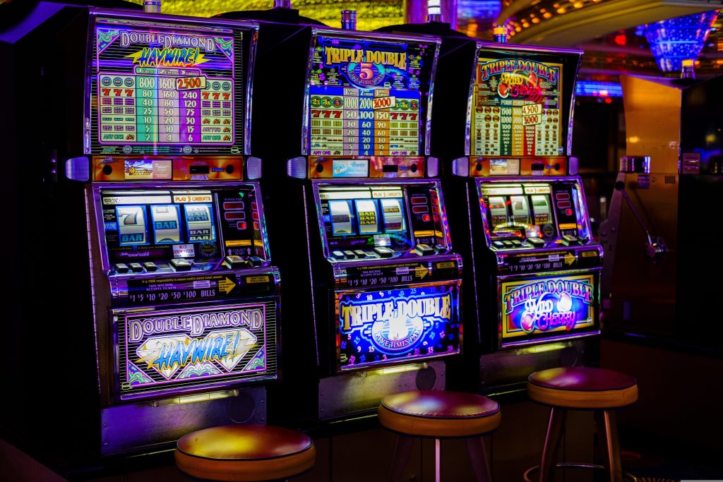 Cum funcționează un slot online și ce se întâmplă în timpul unei rotiri