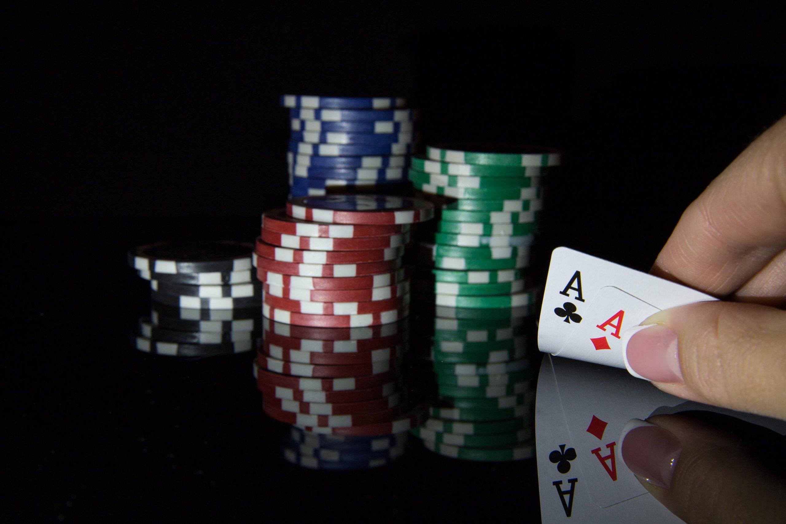 Texas Hold’em vs. Omaha: care sunt principalele diferențe dintre cele două variante