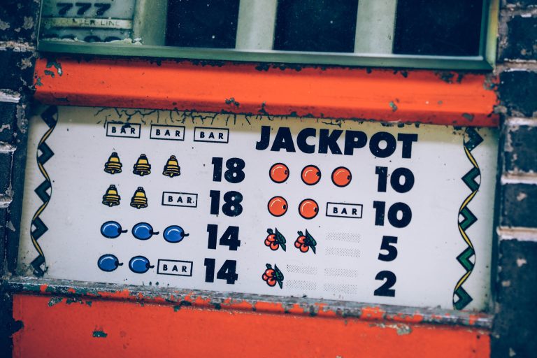Jackpot fix și jackpot progresiv: cum se formează premiile în cele două sisteme