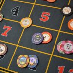 Video poker explicat: cum funcționează jocul și prin ce diferă de pokerul clasic